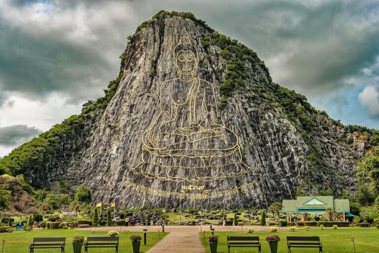 laser-buddha-mountain-1768901_1280