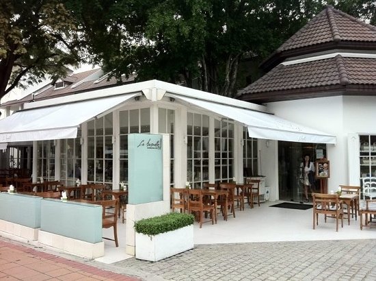 cozy-place-to-have-coffee