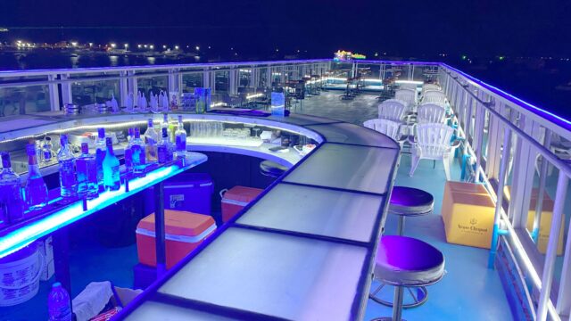 The Roof – Bar & Diner|カラオケバー 「ウッドボール」屋上にあるルーフトップバー The Roof – Bar & Diner|カラオケバー 「ウッドボール」屋上にあるルーフトップバー