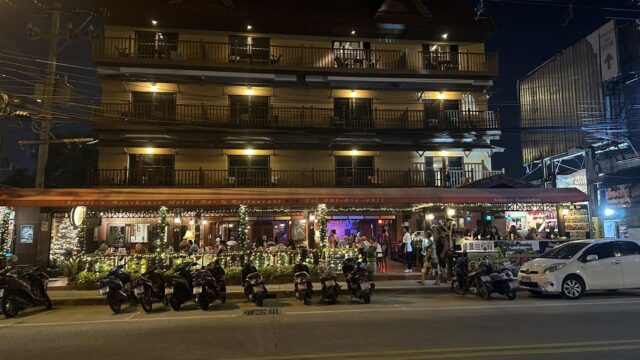 Jomtien Boathouse Restaurant｜海・音楽・エルビスが共存する、ジョムティエンのゆるくて心地いいレストラン