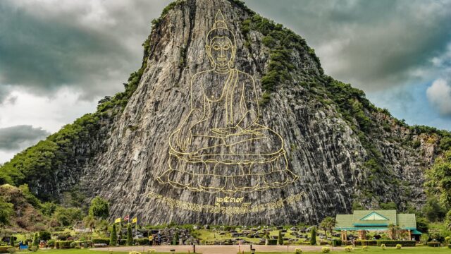 Buddha Mountain（Khao Chi Chan／黄金仏刻山）完全ガイド｜Pattaya’s Golden Buddha Landmark